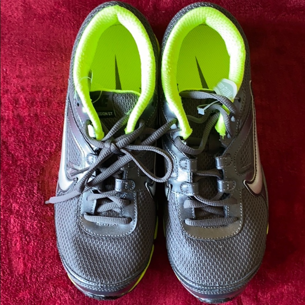 Nike Dual Fusion St